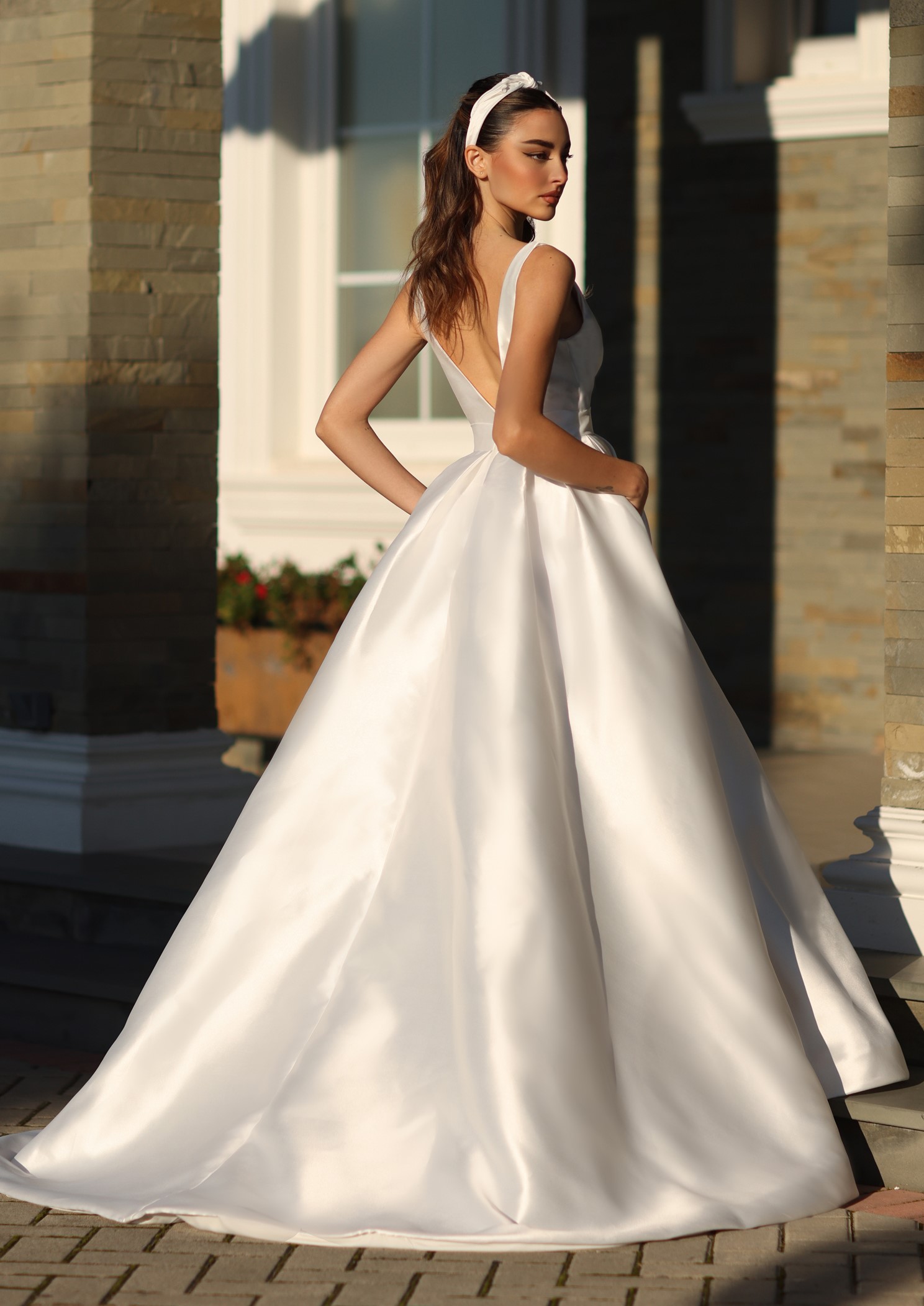 Elvinia Gown Vogue Lease